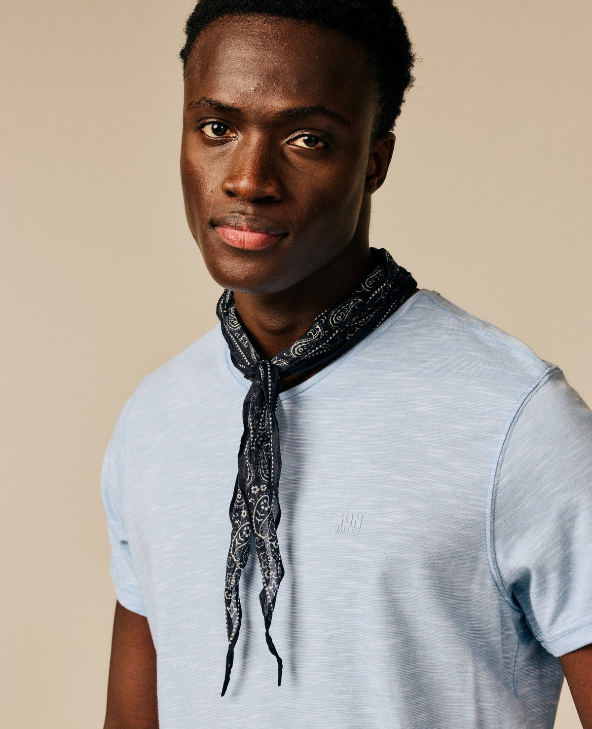T-shirt uni col V pour homme bleu ciel - Ciney | Sun Valley